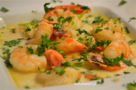   Nieziemsko Delikatne I Piekąco Pikantne: Krewetki z Lianyungangu w Sosie Ostrygowym!